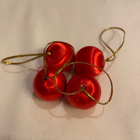 Mixed lot of 33 vintage thread ornaments-two sizes - Picture 4 of 11